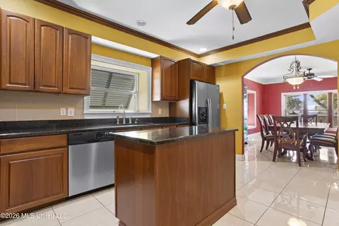 Kitchen - 1100 E Beach Blvd, Long Beach, MS 39560 photo 4 of 4