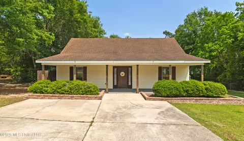301 Ridgeview Dr, Carriere, MS 39426