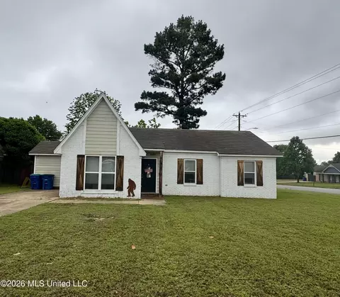 10280 Yates Dr, Olive Branch, MS 38654