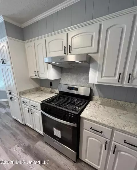 Kitchen - 2336 Castle Hill Dr, Jackson, MS 39204 photo 1 of 2