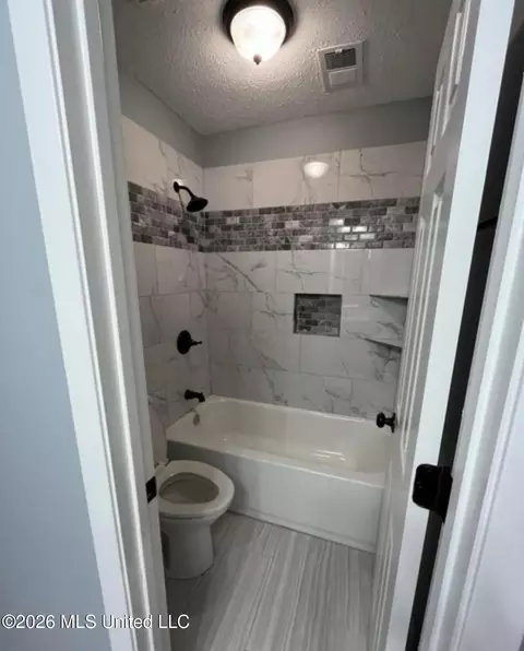 Bath - 2336 Castle Hill Dr, Jackson, MS 39204 photo 5 of 5