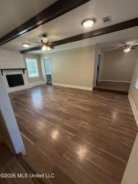 Living - 2336 Castle Hill Dr, Jackson, MS 39204 photo 1 of 3