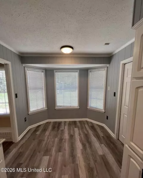 Entry Way - 2336 Castle Hill Dr, Jackson, MS 39204 photo 3 of 4