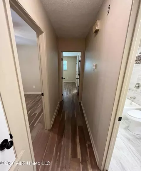 Entry Way - 2336 Castle Hill Dr, Jackson, MS 39204 photo 4 of 4