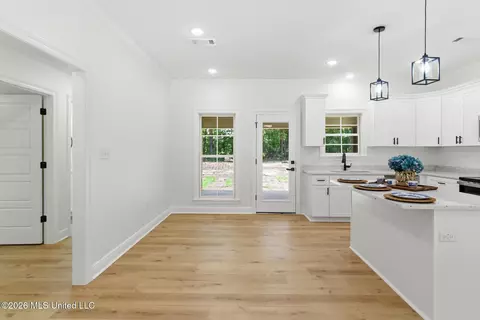 Entry Way - 10 Beech Ln, Petal, MS 39465 photo 1 of 6