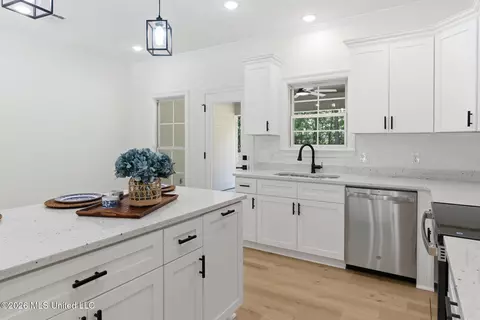 Kitchen - 10 Beech Ln, Petal, MS 39465 photo 3 of 4