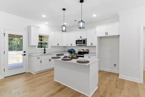 Kitchen - 10 Beech Ln, Petal, MS 39465 photo 4 of 4