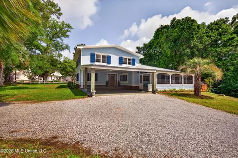 501 Forest Hill Dr, Ocean Springs, MS 39564