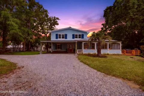 501 Forest Hill Dr, Ocean Springs, MS 39564