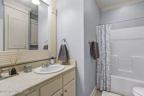 Bath - 506 Eternal Ct, Brandon, MS 39042 photo 2 of 2