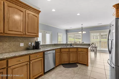 Kitchen - 506 Eternal Ct, Brandon, MS 39042 photo 2 of 3