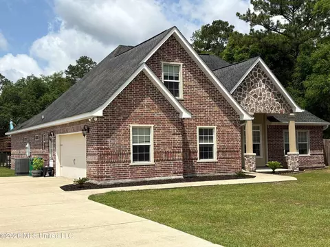 10165 Daisy Vestry Rd, Biloxi, MS 39532