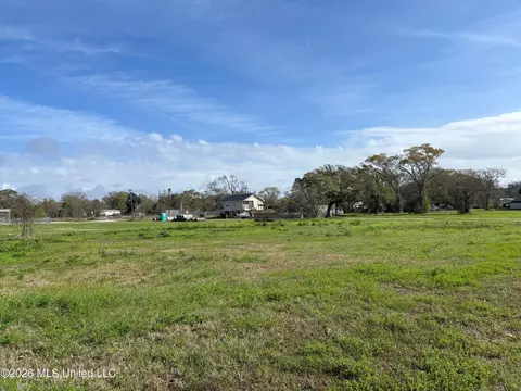 410 Fowler St, Biloxi, MS 39530