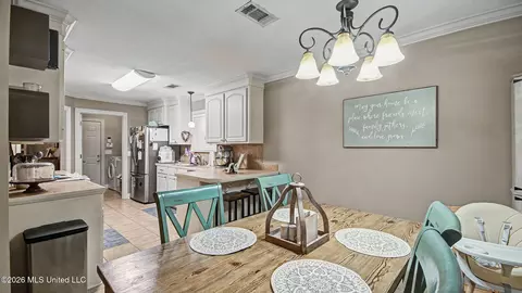 Dining - 304 Spring Hill Pt, Brandon, MS 39047 photo 2 of 2