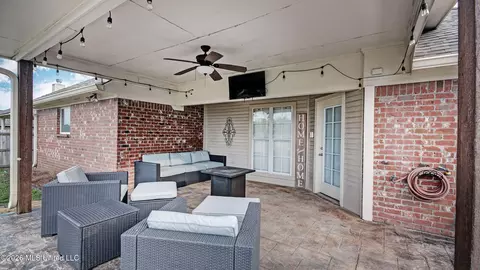 Exterior - 304 Spring Hill Pt, Brandon, MS 39047 photo 4 of 6