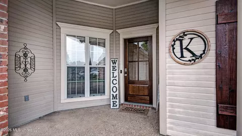Exterior - 304 Spring Hill Pt, Brandon, MS 39047 photo 3 of 6