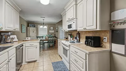 Entry Way - 304 Spring Hill Pt, Brandon, MS 39047 photo 5 of 5