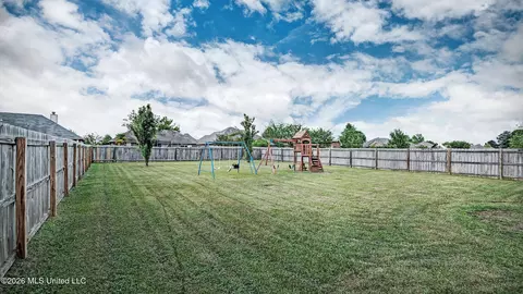 Exterior - 304 Spring Hill Pt, Brandon, MS 39047 photo 5 of 6