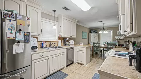 Kitchen - 304 Spring Hill Pt, Brandon, MS 39047 photo 1 of 2