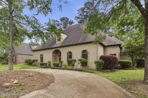 610 Abbots Ln, Ridgeland, MS 39157