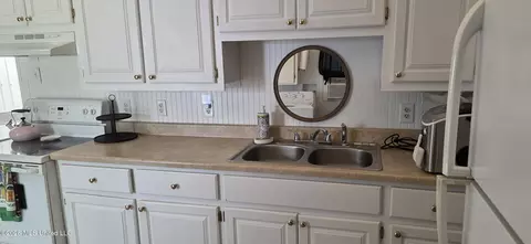 Kitchen - 357 SE Nations, Brookhaven, MS 39601 photo 2 of 5