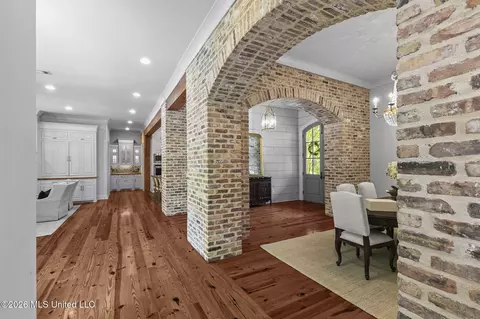 Entry Way - 404 Cedarmont Dr, Madison, MS 39110 photo 5 of 14