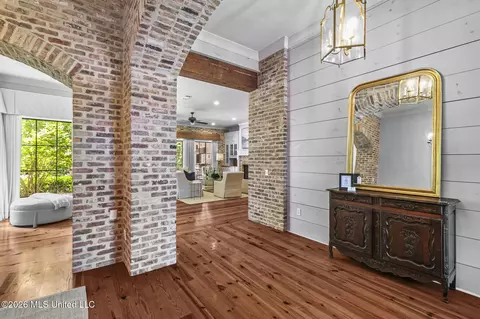 Entry Way - 404 Cedarmont Dr, Madison, MS 39110 photo 7 of 14