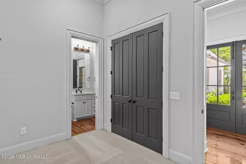 Entry Way - 404 Cedarmont Dr, Madison, MS 39110 photo 2 of 14