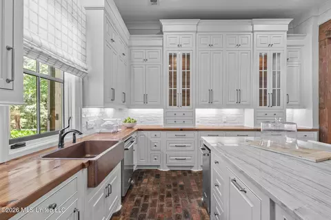 Kitchen - 404 Cedarmont Dr, Madison, MS 39110 photo 6 of 7