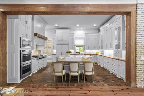 Kitchen - 404 Cedarmont Dr, Madison, MS 39110 photo 1 of 7