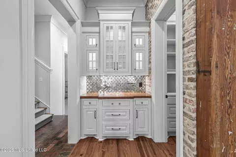 Entry Way - 404 Cedarmont Dr, Madison, MS 39110 photo 10 of 14