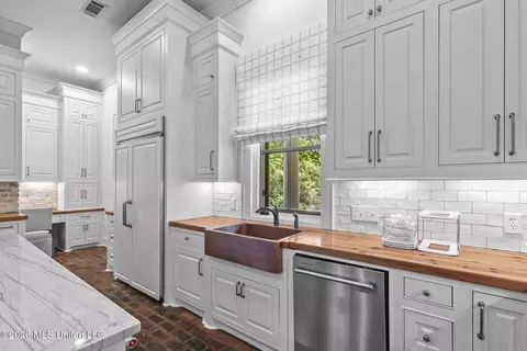 Kitchen - 404 Cedarmont Dr, Madison, MS 39110 photo 4 of 7