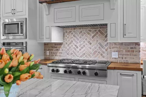 Kitchen - 404 Cedarmont Dr, Madison, MS 39110 photo 5 of 7