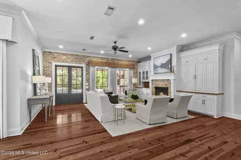 Living - 404 Cedarmont Dr, Madison, MS 39110 photo 2 of 3
