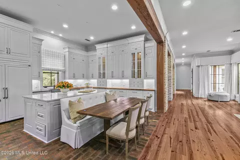 Entry Way - 404 Cedarmont Dr, Madison, MS 39110 photo 9 of 14