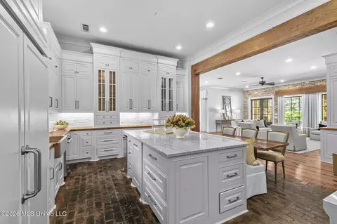 Kitchen - 404 Cedarmont Dr, Madison, MS 39110 photo 7 of 7