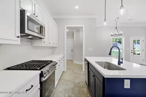 Kitchen - 199 Lake Harbor Rd, Brandon, MS 39047 photo 2 of 2