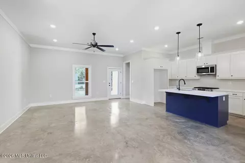 Living - 199 Lake Harbor Rd, Brandon, MS 39047 photo 1 of 3