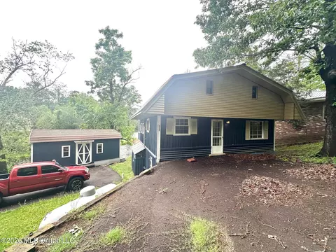 385 Lake Shore Dr, Potts Camp, MS 38659