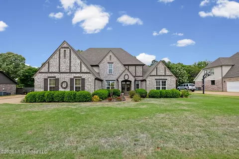 14685 Saint Charles Dr, Olive Branch, MS 38654