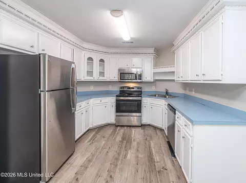 Kitchen - 817 Pickford Pt, Madison, MS 39110 photo 1 of 2