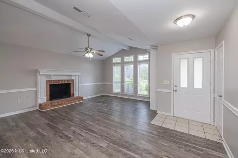 Living - 817 Pickford Pt, Madison, MS 39110 photo 4 of 5