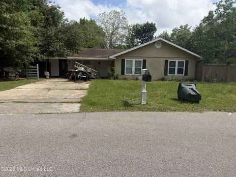 205 Pine St, Waveland, MS 39576