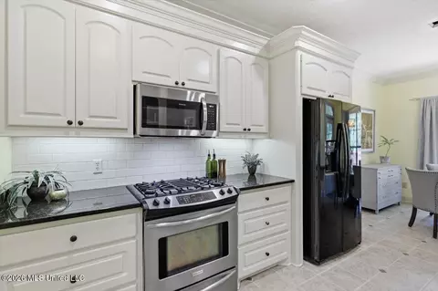Kitchen - 122 Addison Way, Canton, MS 39046 photo 3 of 4
