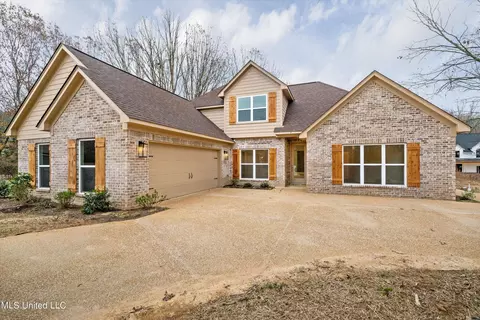 31 Scattered Oaks Dr, Byhalia, MS 38611