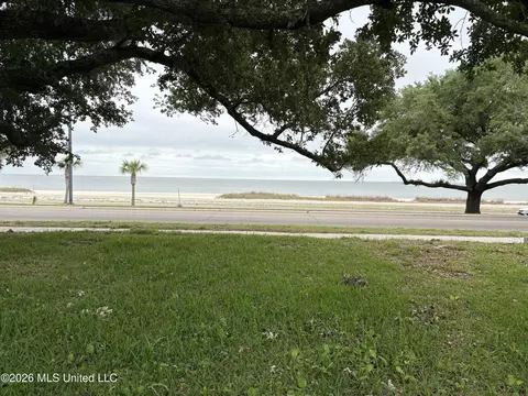 1512 E Beach Blvd, Biloxi, MS 39530