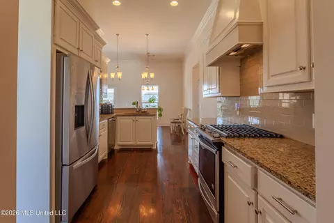 Kitchen - 292 Buckhead Dr, Madison, MS 39110 photo 2 of 2