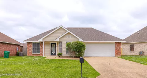 1111 Bullrun Dr, Byram, MS 39272