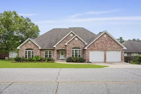 66 W Shore Dr, Hattiesburg, MS 39402