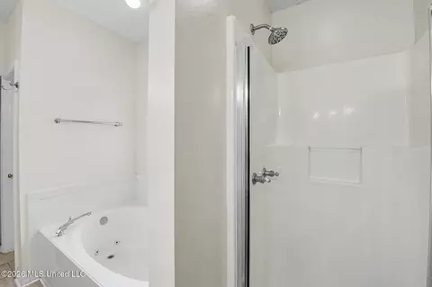 Bath - 89357 E Diamondhead Dr, Diamondhead, MS 39525 photo 1 of 4
